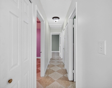 241 Nw 49th Street - Photo Thumbnail 11