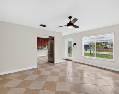 241 Nw 49th Street - Photo Thumbnail 2