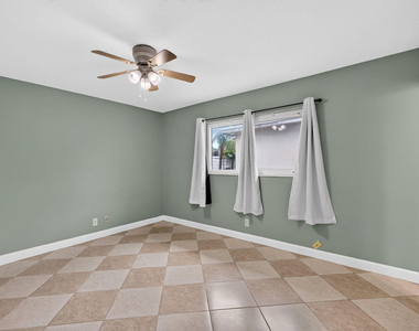241 Nw 49th Street - Photo Thumbnail 19