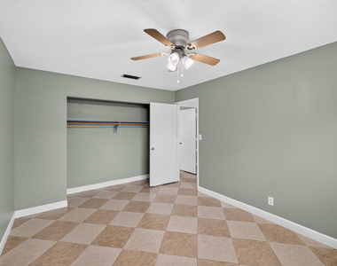 241 Nw 49th Street - Photo Thumbnail 14