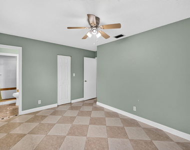 241 Nw 49th Street - Photo Thumbnail 18