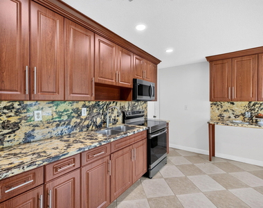 241 Nw 49th Street - Photo Thumbnail 6