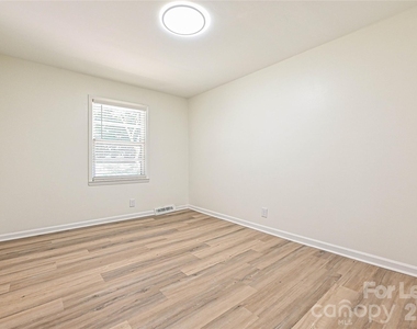 5121 Farm Pond Lane - Photo Thumbnail 19