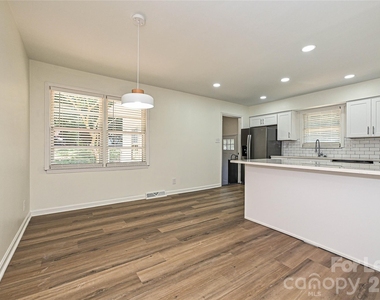 5121 Farm Pond Lane - Photo Thumbnail 6
