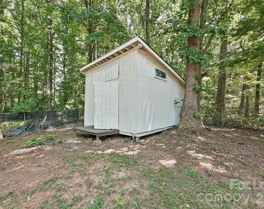 5121 Farm Pond Lane - Photo Thumbnail 22