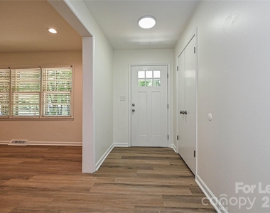 5121 Farm Pond Lane - Photo Thumbnail 3