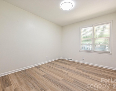 5121 Farm Pond Lane - Photo Thumbnail 18