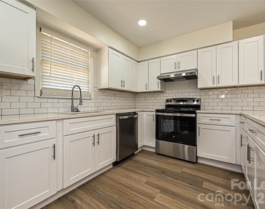 5121 Farm Pond Lane - Photo Thumbnail 8