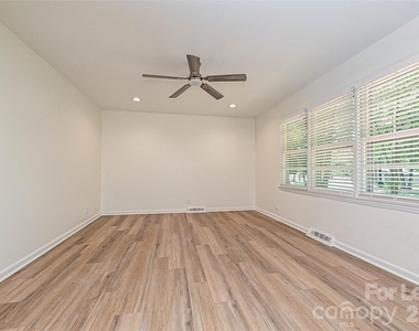 5121 Farm Pond Lane - Photo Thumbnail 4