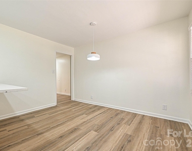 5121 Farm Pond Lane - Photo Thumbnail 11