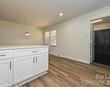 5121 Farm Pond Lane - Photo Thumbnail 9