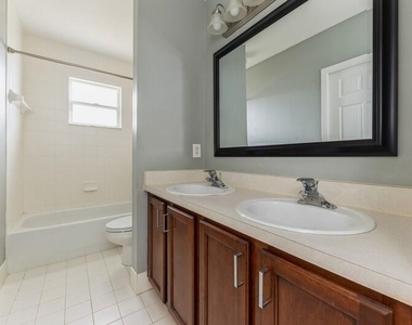 1522 Westchester Avenue - Photo Thumbnail 8