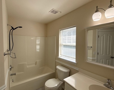 16914 Commons Creek Drive - Photo Thumbnail 6