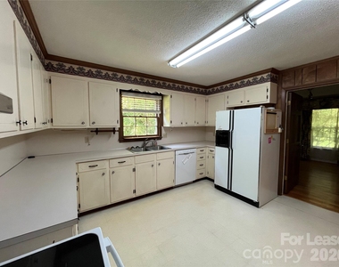 5625 Potter Road - Photo Thumbnail 6