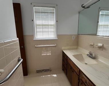 5625 Potter Road - Photo Thumbnail 19