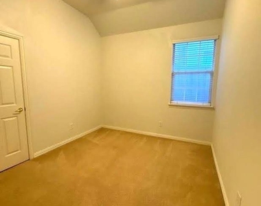4501 Brenda Drive - Photo Thumbnail 22