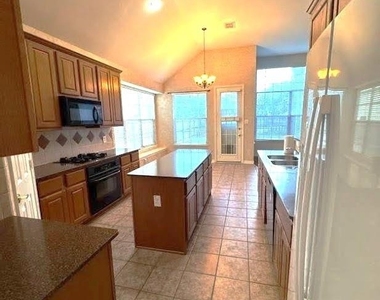 4501 Brenda Drive - Photo Thumbnail 11