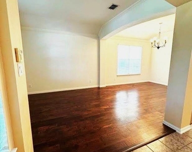 4501 Brenda Drive - Photo Thumbnail 2