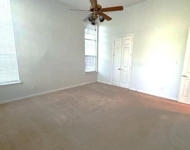 4501 Brenda Drive - Photo Thumbnail 17