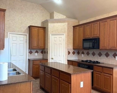 4501 Brenda Drive - Photo Thumbnail 9