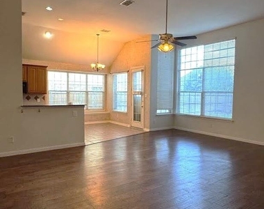 4501 Brenda Drive - Photo Thumbnail 6