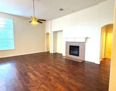 4501 Brenda Drive - Photo Thumbnail 7