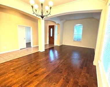 4501 Brenda Drive - Photo Thumbnail 3