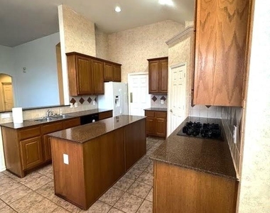 4501 Brenda Drive - Photo Thumbnail 10