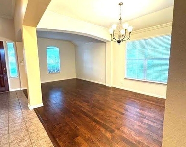 4501 Brenda Drive - Photo Thumbnail 4