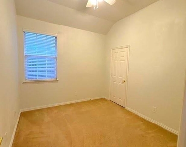 4501 Brenda Drive - Photo Thumbnail 21