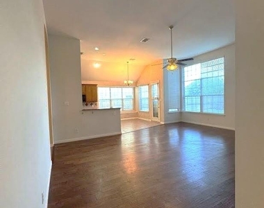 4501 Brenda Drive - Photo Thumbnail 8