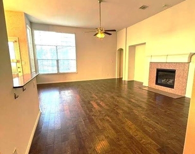 4501 Brenda Drive - Photo Thumbnail 5