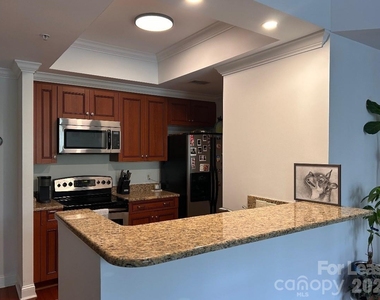300 W 5th Street - Photo Thumbnail 1