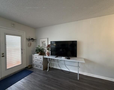 3304 Aruba Way - Photo Thumbnail 11