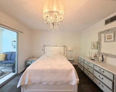 3304 Aruba Way - Photo Thumbnail 12