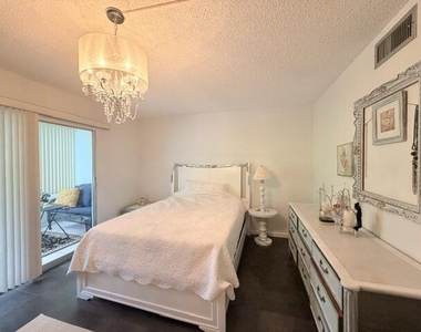 3304 Aruba Way - Photo Thumbnail 13