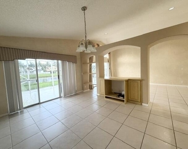 5374 Oakmont Village Circle - Photo Thumbnail 5
