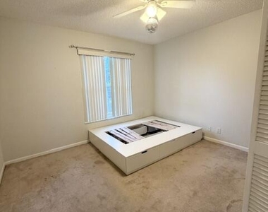 5374 Oakmont Village Circle - Photo Thumbnail 14