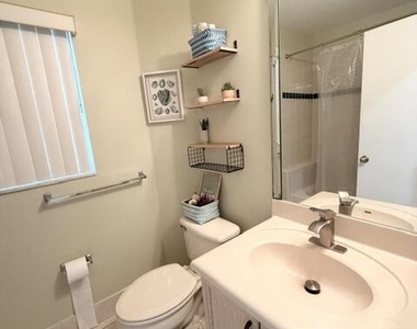 5374 Oakmont Village Circle - Photo Thumbnail 9