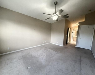 5374 Oakmont Village Circle - Photo Thumbnail 12