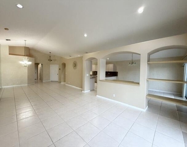 5374 Oakmont Village Circle - Photo Thumbnail 2