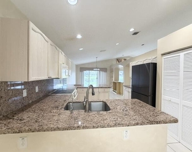 5374 Oakmont Village Circle - Photo Thumbnail 6
