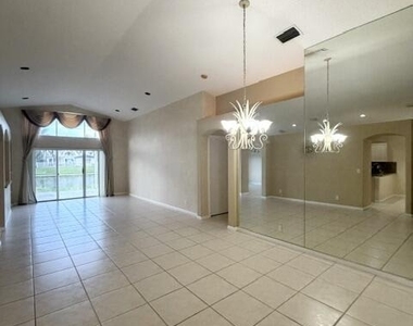5374 Oakmont Village Circle - Photo Thumbnail 4