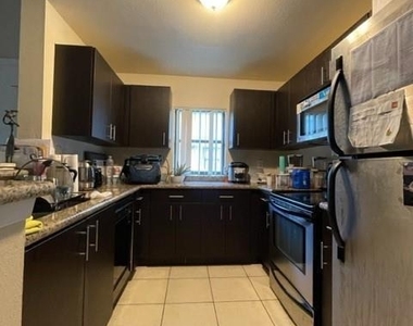 4026 Nw 87th Avenue - Photo Thumbnail 1