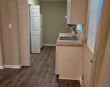 11117 Park Road - Photo Thumbnail 3