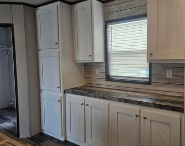 6501 W Hwy 199 - Photo Thumbnail 2