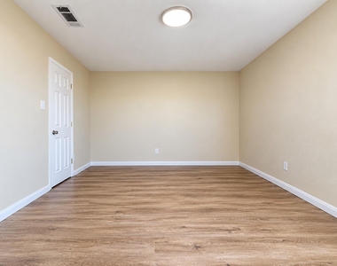 5945 Obsidian Creek Drive - Photo Thumbnail 14