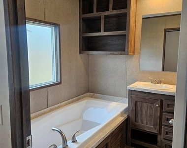 6501 W Hwy 199 - Photo Thumbnail 14