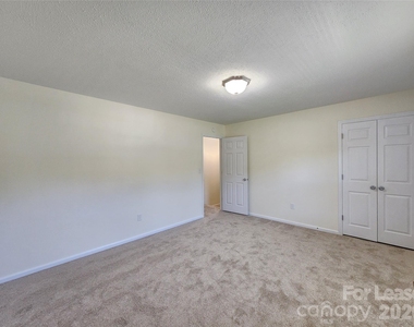 406 E 18th Street - Photo Thumbnail 11
