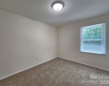 406 E 18th Street - Photo Thumbnail 13